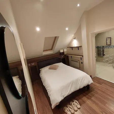 בית אירוח Luxury Penthouse En-suite At Salthill Bay גלוואיי