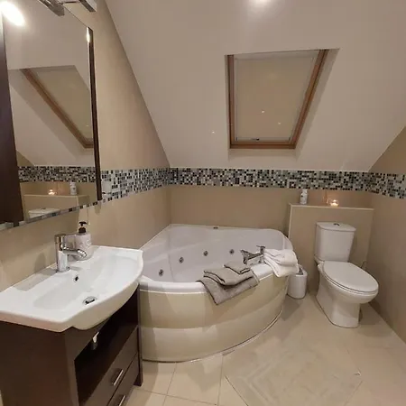 Luxury Penthouse En-suite At Salthill Bay