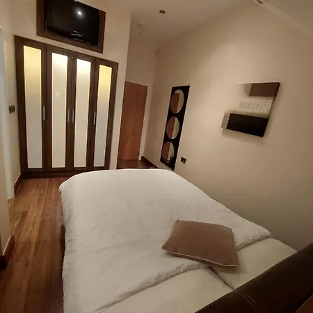 בית אירוח Luxury Penthouse En-suite At Salthill Bay גלוואיי