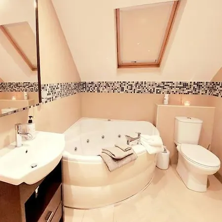 בית אירוח Luxury Penthouse En-suite At Salthill Bay גלוואיי