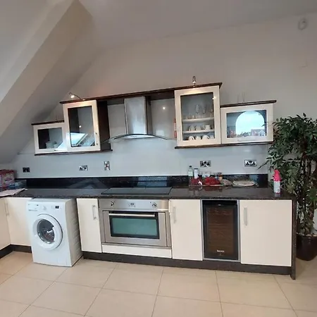 Luxury Penthouse En-suite At Salthill Bay Проживание в семье *