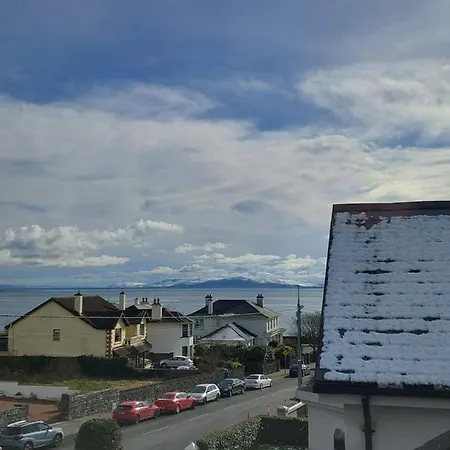 Проживание в семье Luxury Penthouse En-suite At Salthill Bay Голуэй